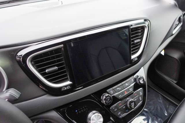 New 2026 Chrysler Voyager LX image 18