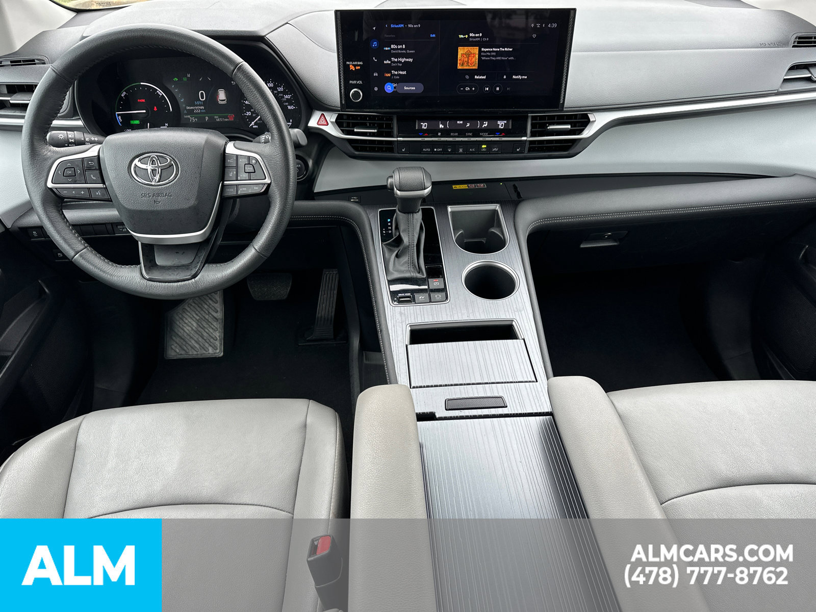 Used 2025 Toyota Sienna XLE FWD image 26