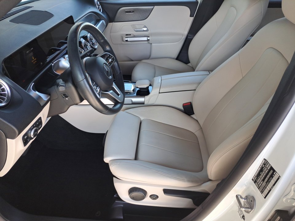 Used 2022 Mercedes-Benz GLB 250 4MATIC image 11