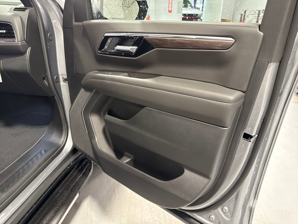 New 2026 Chevrolet Suburban LS w/ Max Trailering Package AWD/4WD image 33