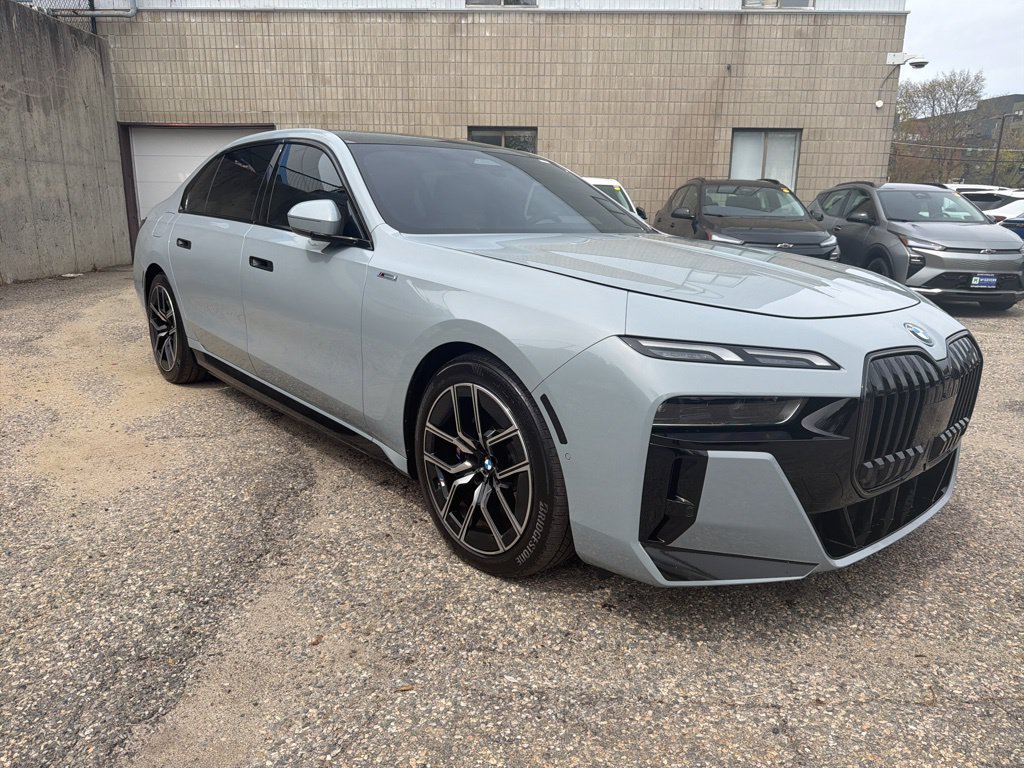 Used 2025 BMW i7 eDrive50 w/ M Sport Package RWD image 9