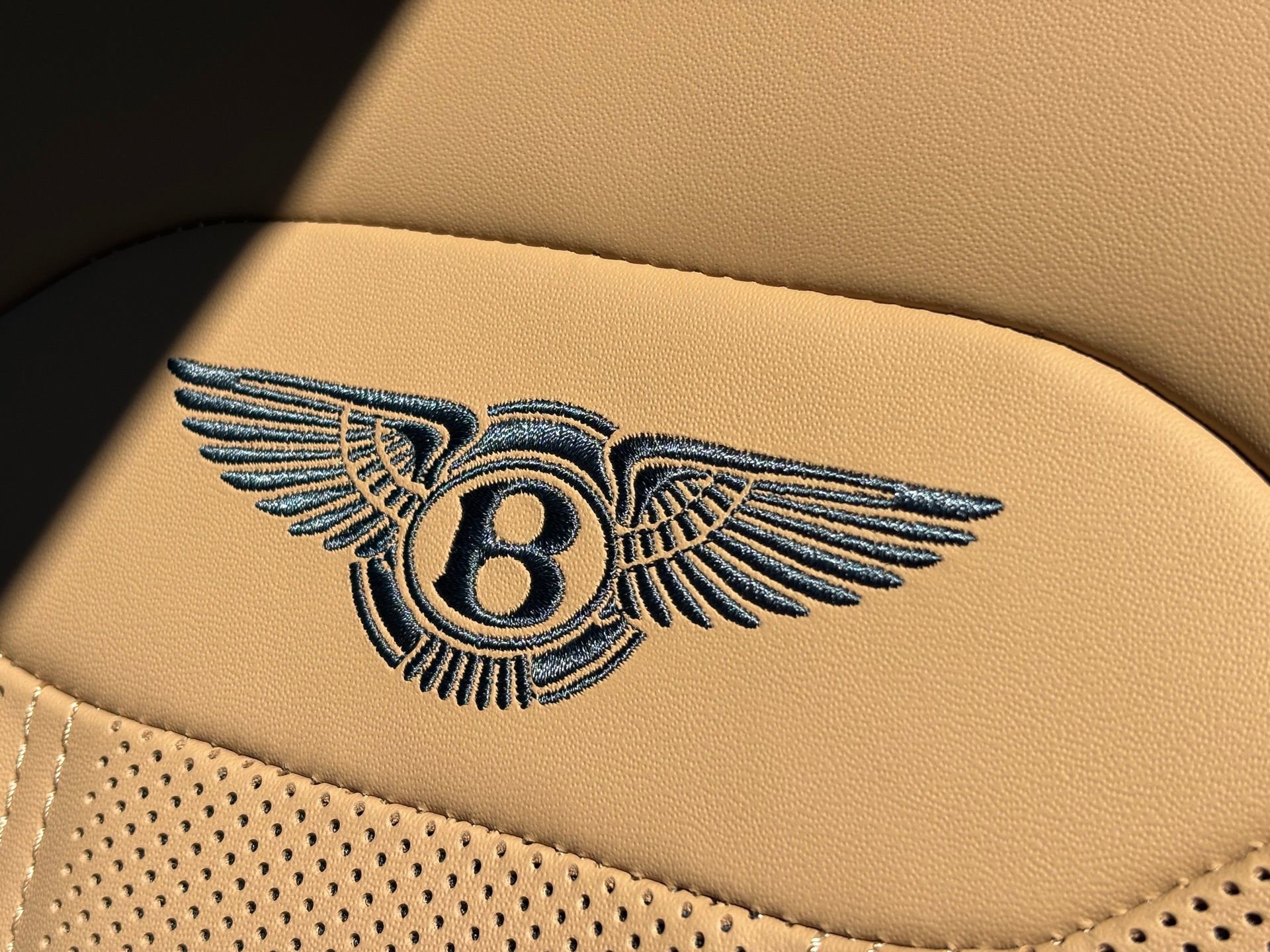 New 2025 Bentley Bentayga Extended Wheelbase image 17