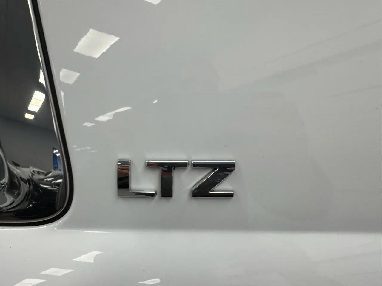 Used 2016 Chevrolet Suburban LTZ AWD/4WD image 37