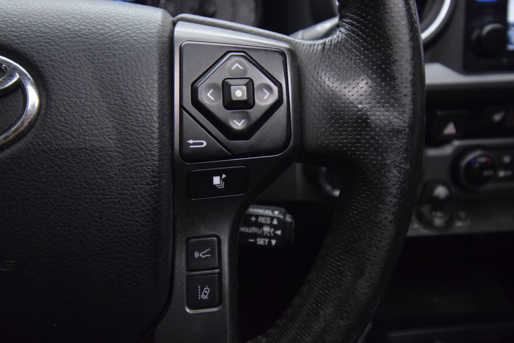 Used 2018 Toyota Tacoma TRD Sport AWD/4WD image 30