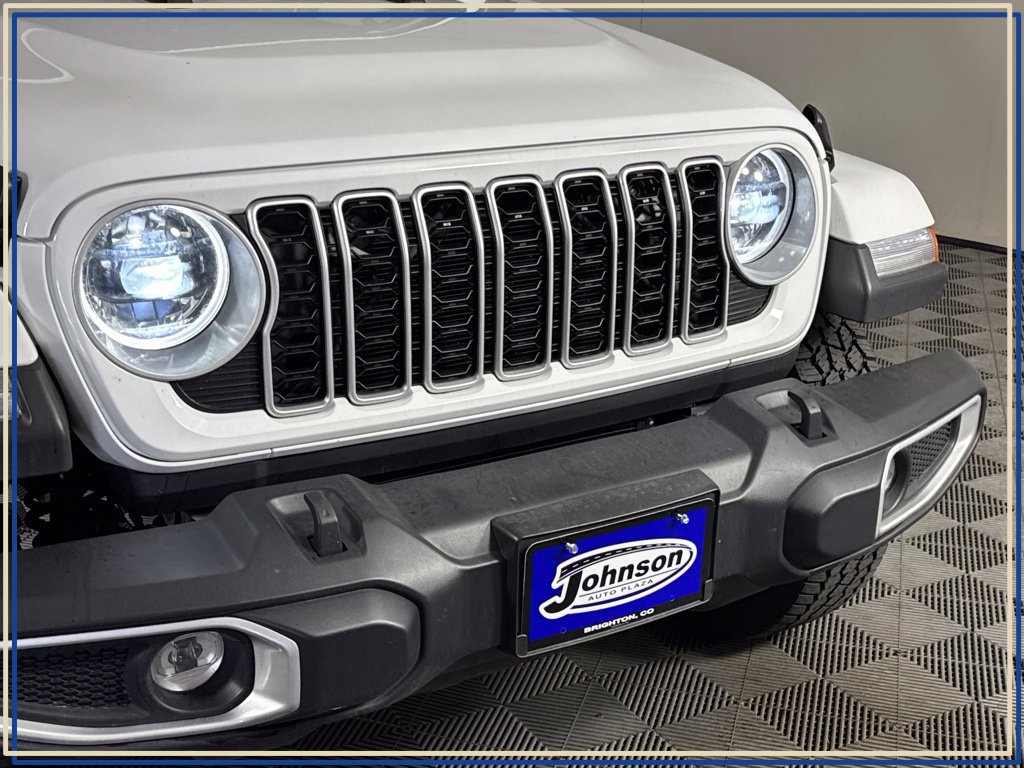 Certified 2025 Jeep Wrangler Unlimited Sahara AWD/4WD image 4