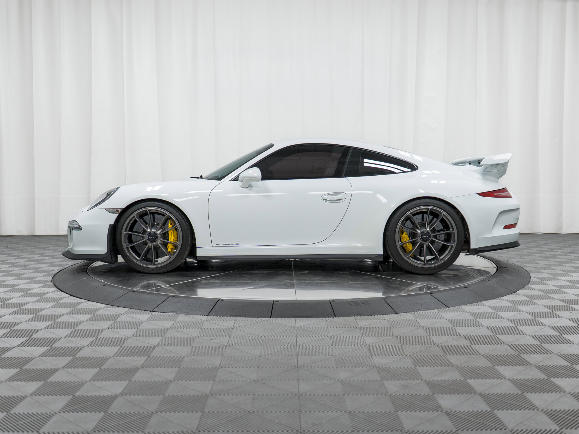 Certified 2014 Porsche 911 GT3 image 2