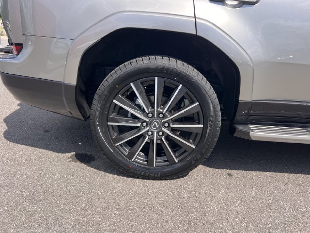 Used 2024 Lexus GX 550 w/ Accessory Package (31) AWD/4WD image 36