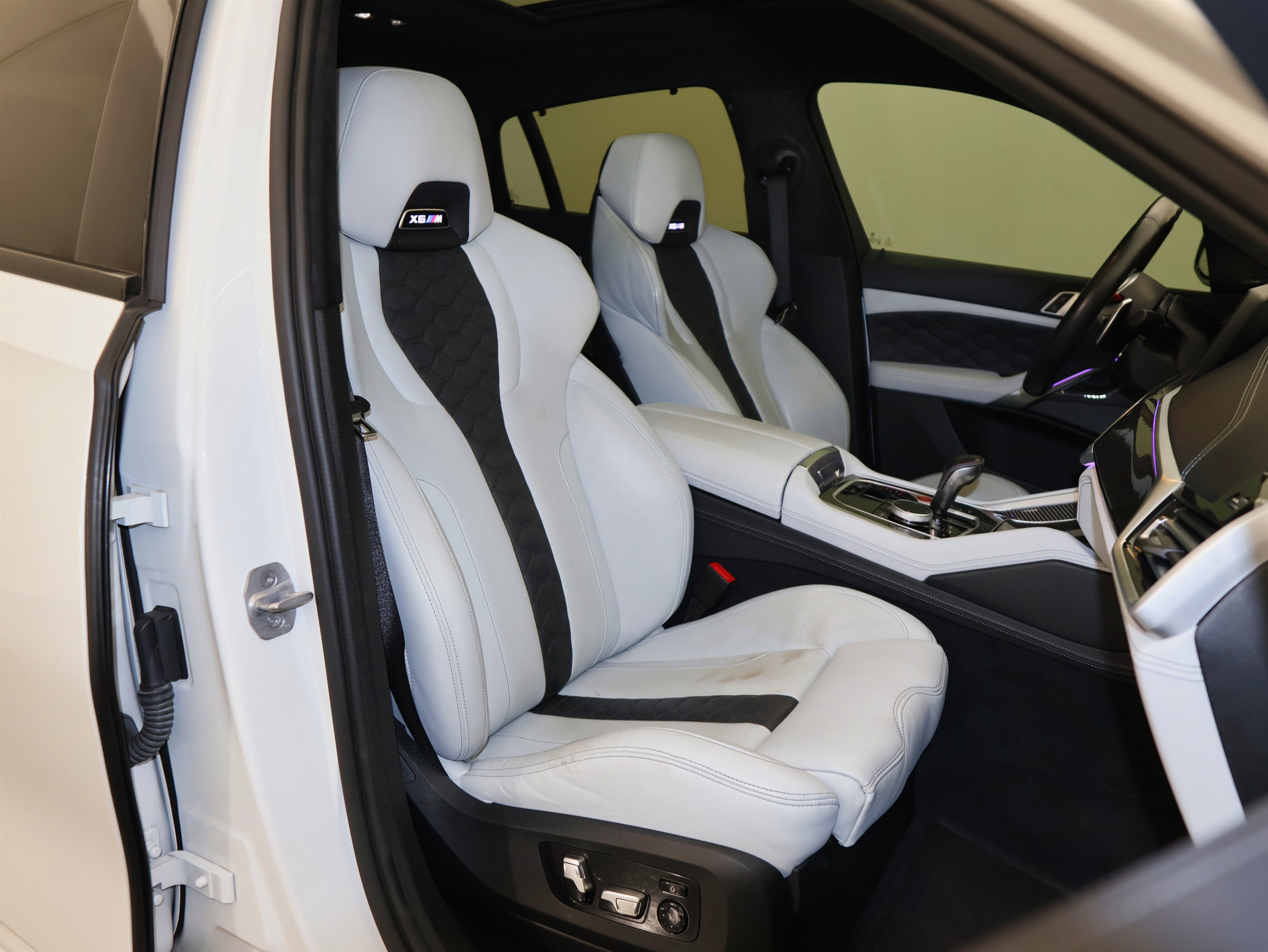 Used 2021 BMW X6 M w/ Executive Package image 47