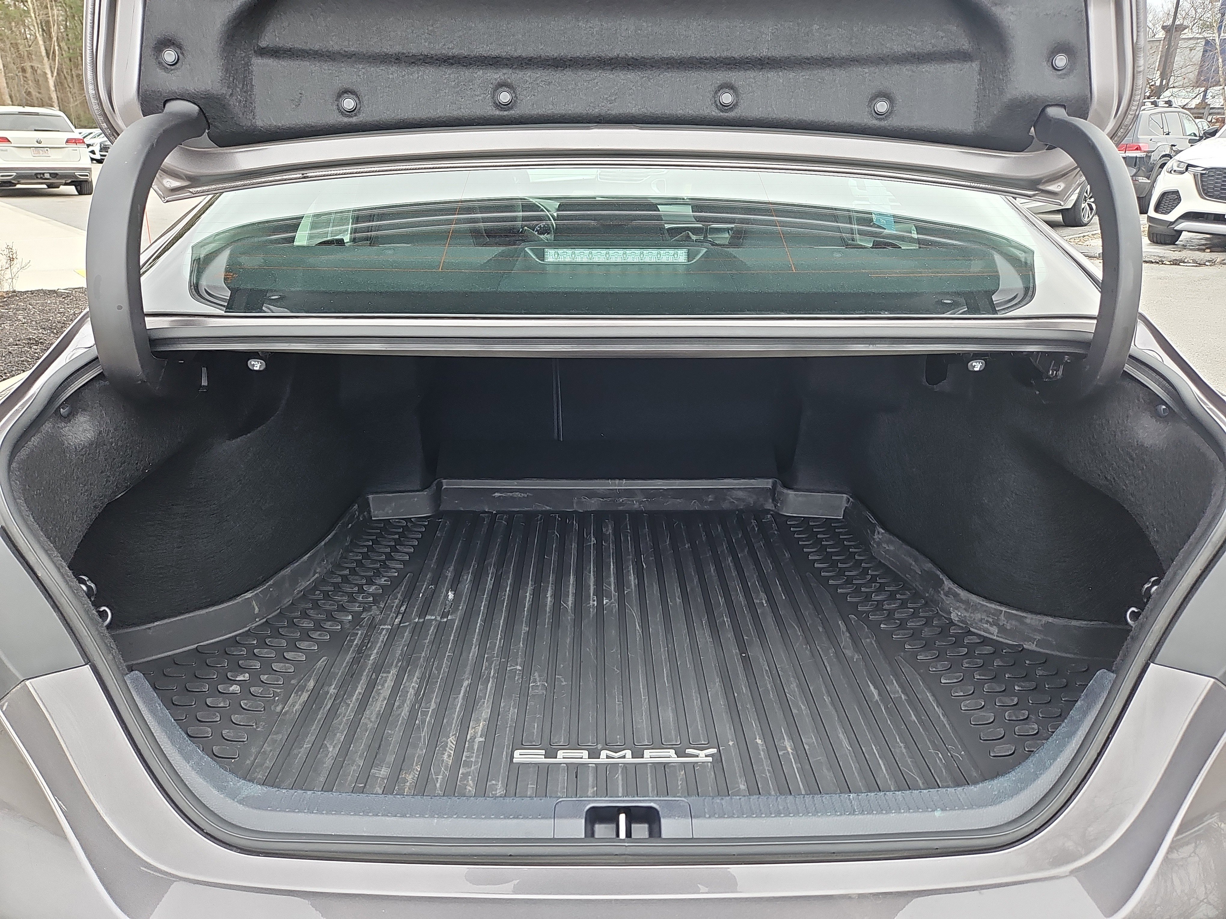 Used 2024 Toyota Camry SE image 28