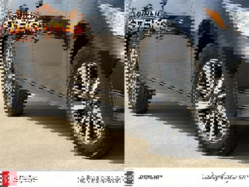 Used 2025 Nissan Versa SV image 11