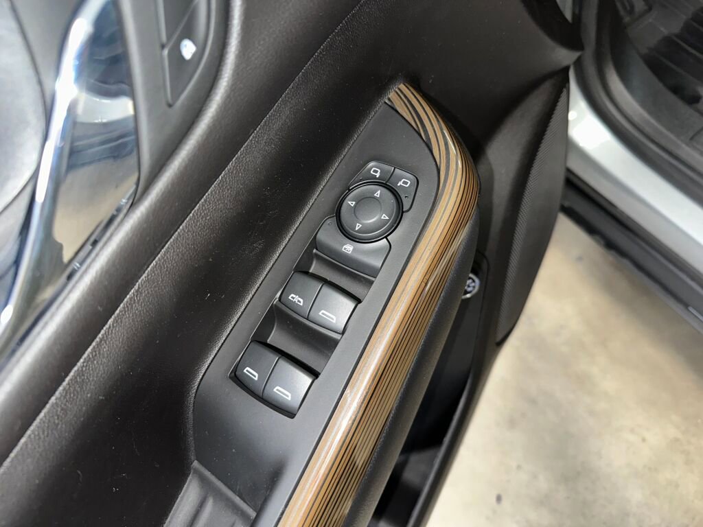 Certified 2023 GMC Acadia SLE w/ Driver Convenience Package image 5