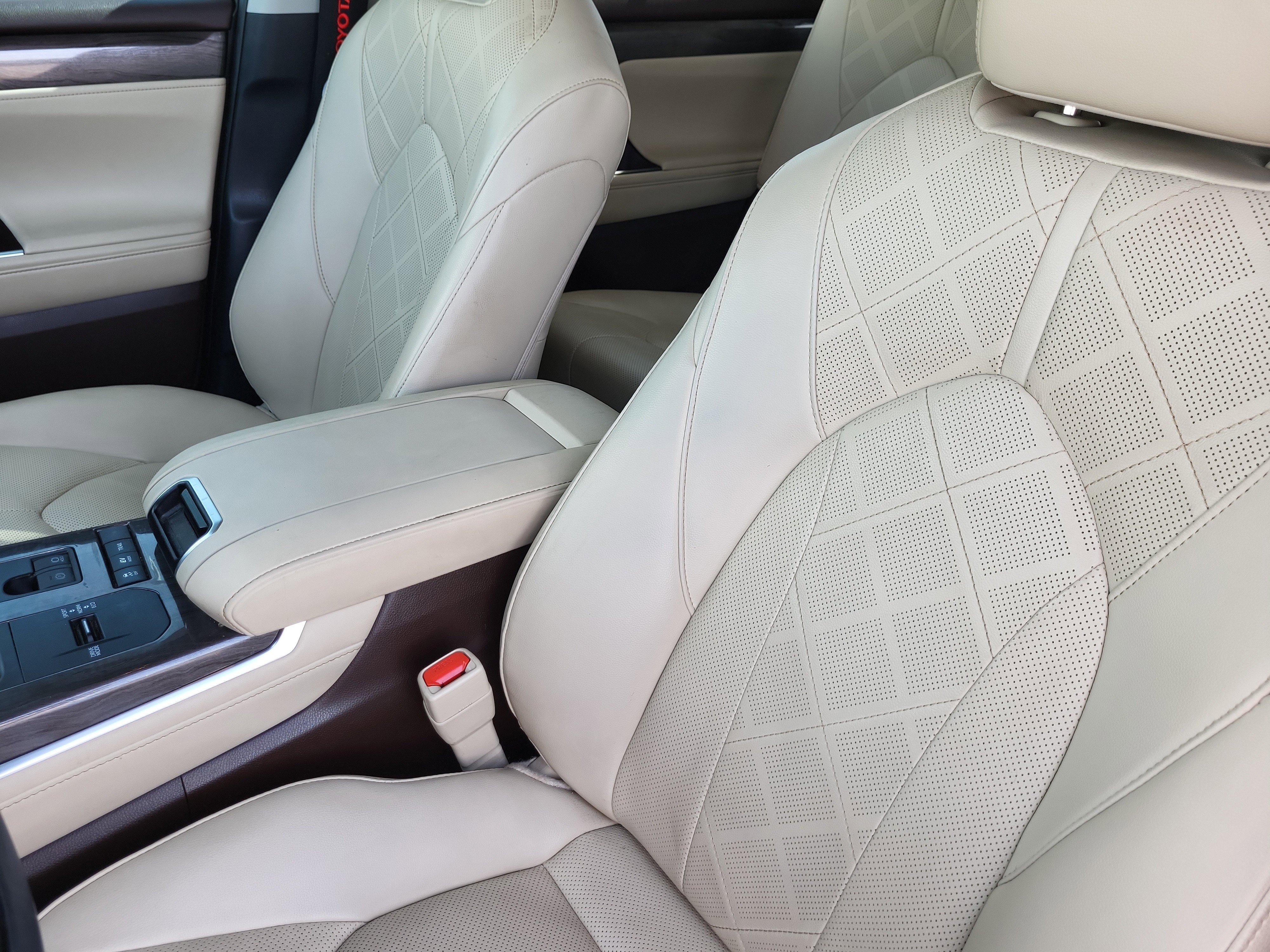 Used 2022 Toyota Highlander Platinum image 13