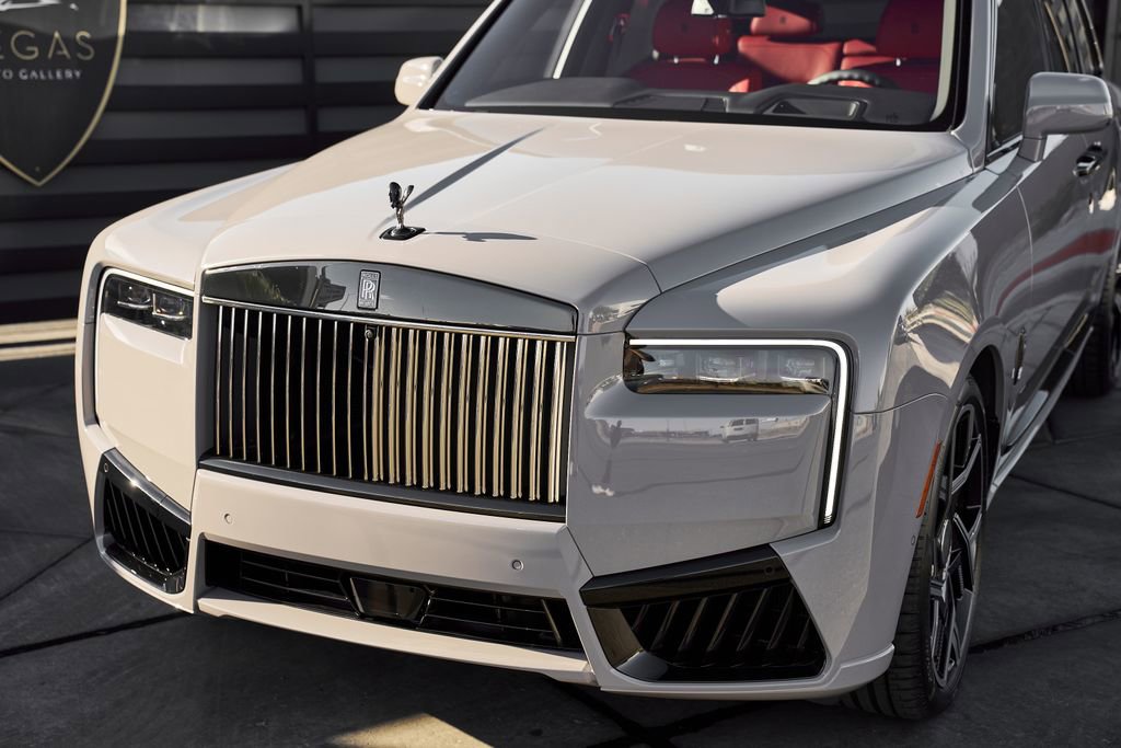 Used 2025 Rolls-Royce Cullinan Black Badge AWD/4WD image 8