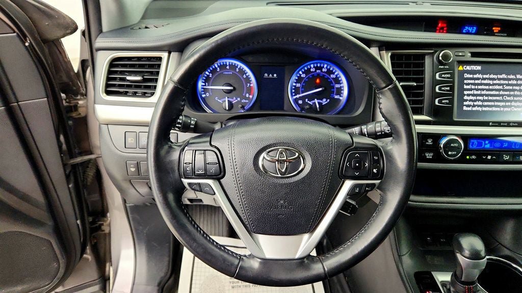 Used 2019 Toyota Highlander SE AWD/4WD image 12