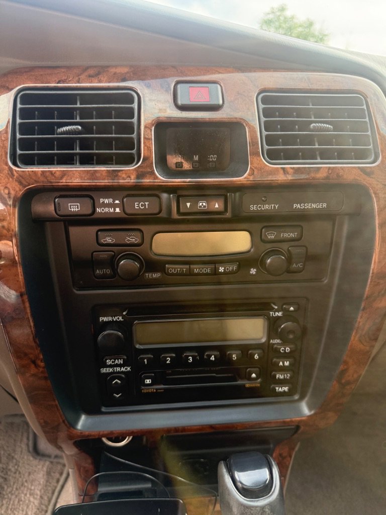 Used 2000 Toyota 4Runner Limited AWD/4WD image 10