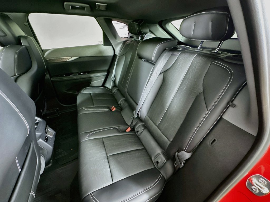 New 2027 Cadillac Optiq Premium Sport w/ LPO, Floor Liner Package AWD/4WD image 31