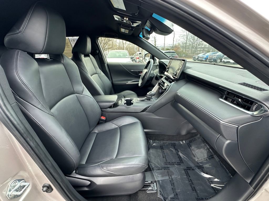 Used 2022 Toyota Venza XLE image 22