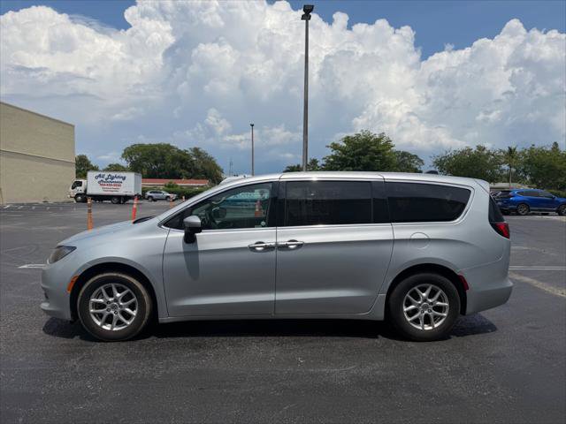 Used 2023 Chrysler Voyager LX FWD image 3