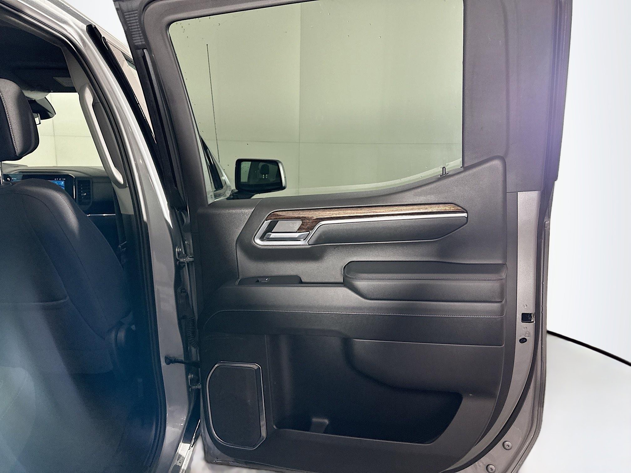 Used 2024 GMC Sierra 1500 Elevation image 28