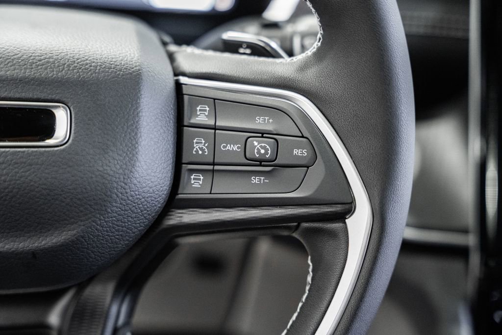 New 2025 Jeep Grand Cherokee Altitude image 25