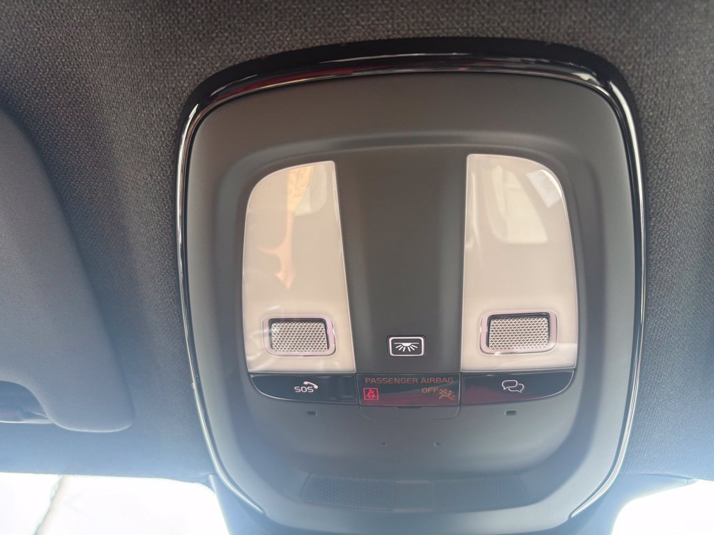 Used 2024 Volvo XC40 B5 Core AWD/4WD image 33