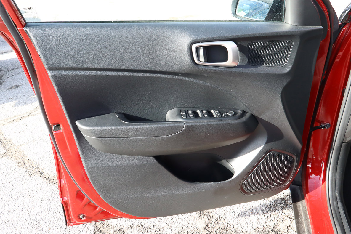 Used 2025 Hyundai Venue SEL image 13