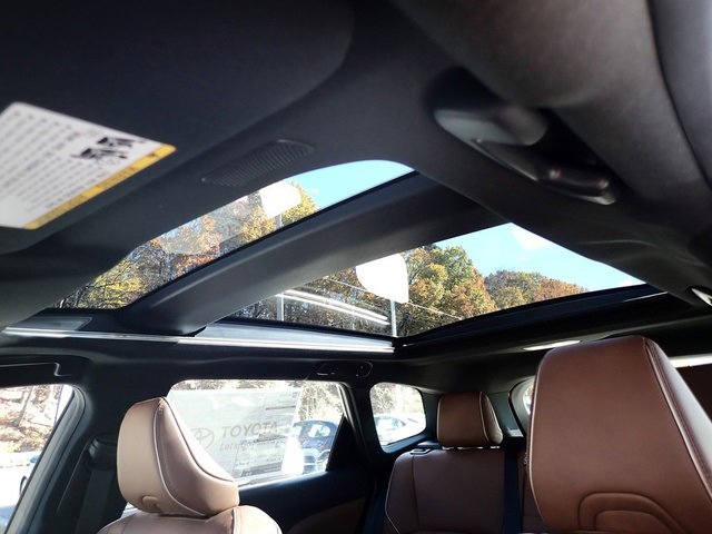 New 2025 Toyota Crown Signia image 17