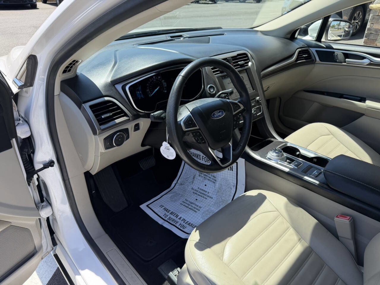 Used 2018 Ford Fusion SE w/ Fusion SE Technology Package FWD image 25