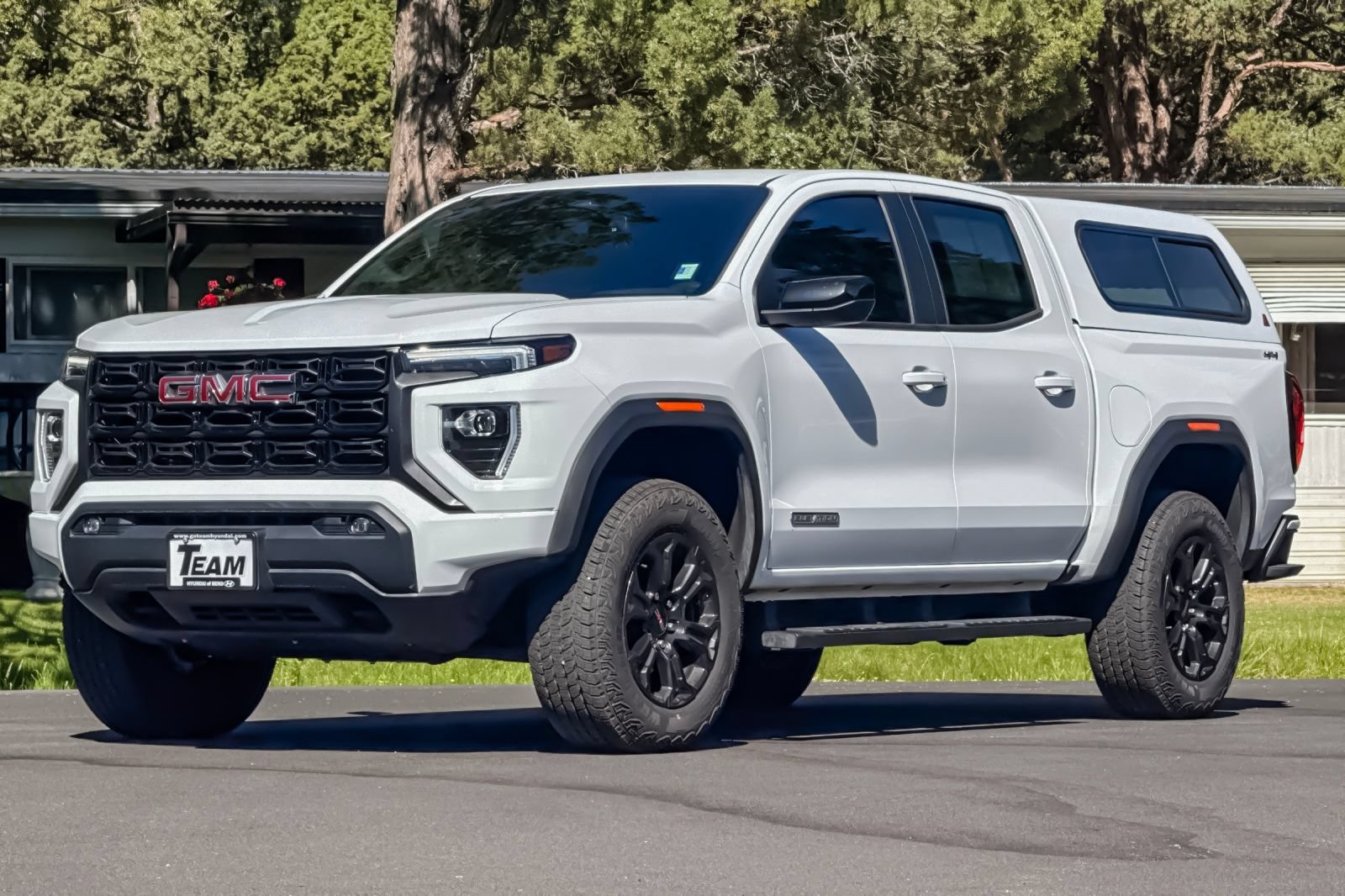 Used 2025 GMC Canyon Elevation w/ Convenience Package AWD/4WD image 9