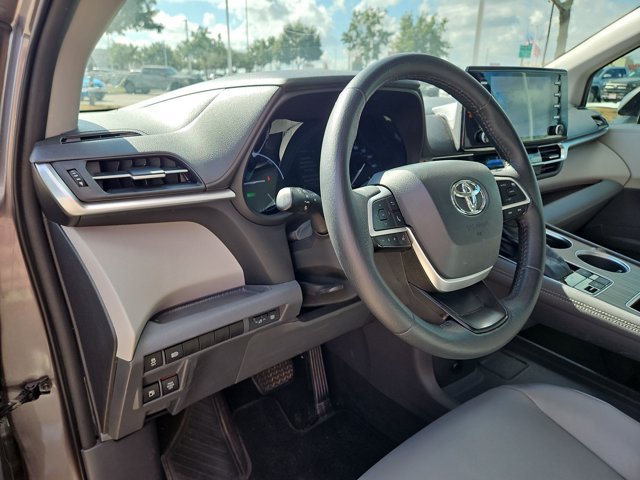 Used 2021 Toyota Sienna XLE FWD image 9