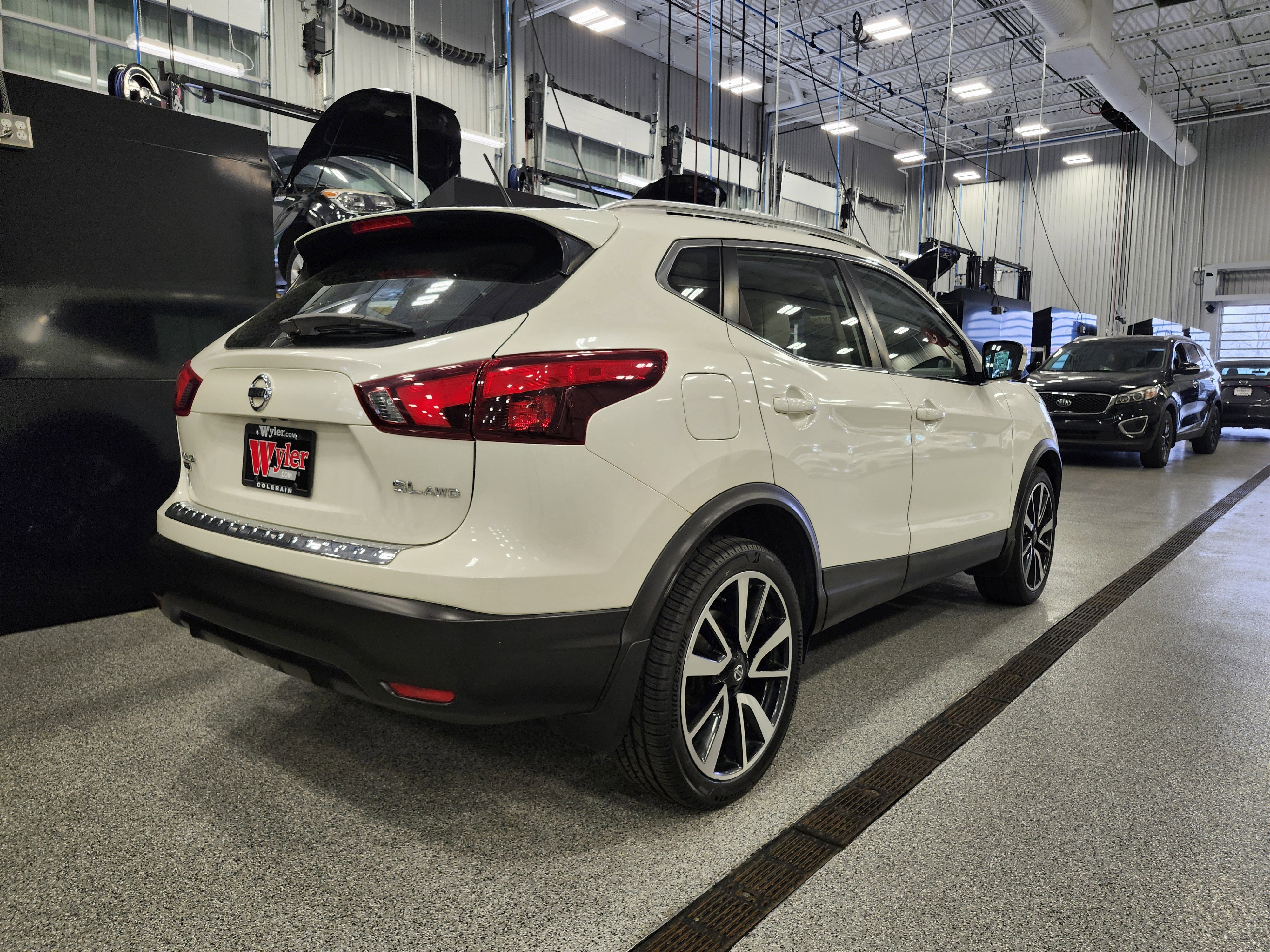 Used 2018 Nissan Rogue Sport SL w/ SL Premium Package image 3