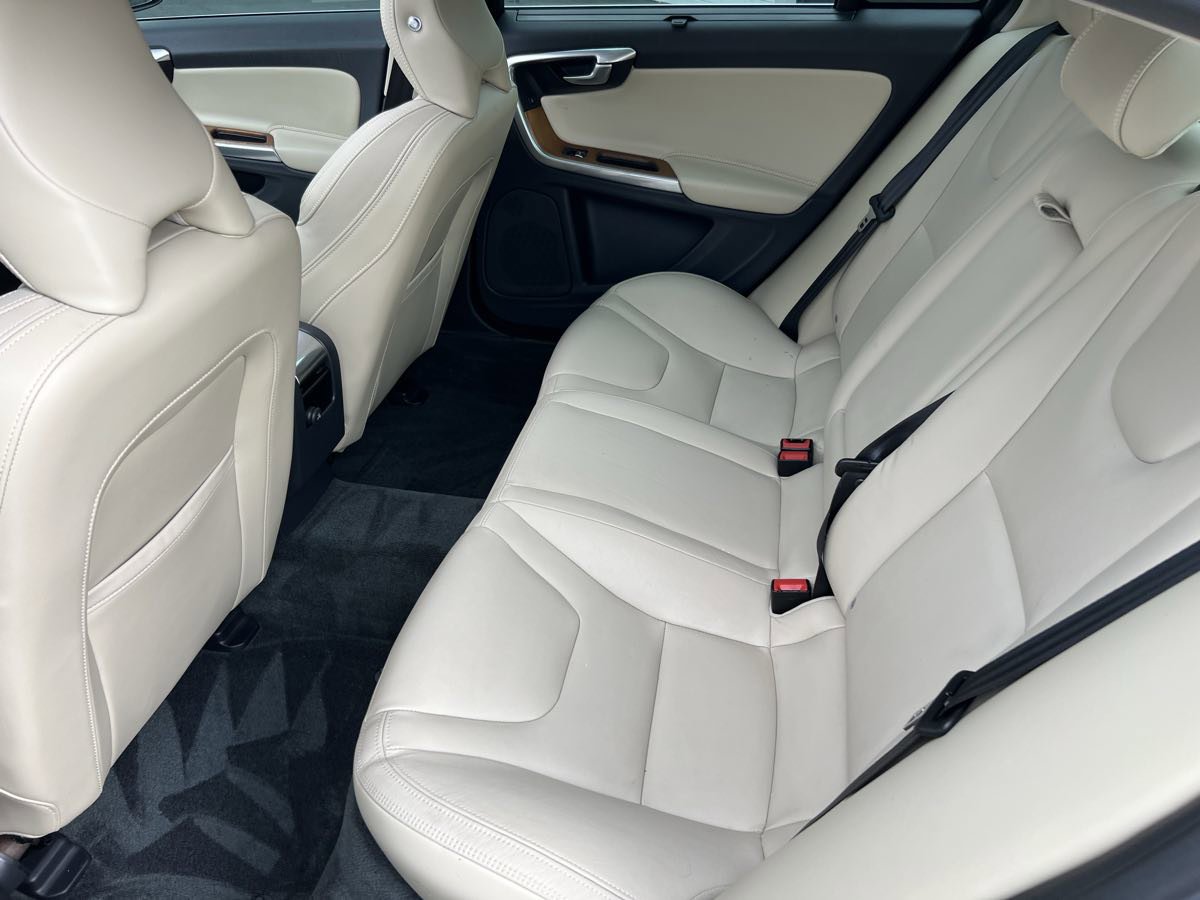 Used 2018 Volvo S60 T5 Inscription Platinum image 13