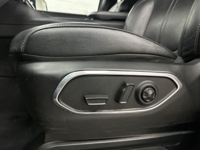 Used 2024 Jeep Wagoneer L Series II w/ Flexible Seating Group RWD image 27