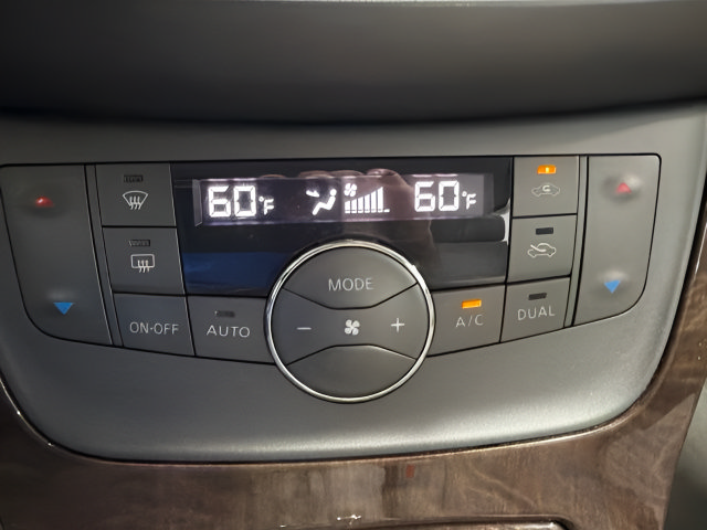 Used 2014 Nissan Sentra SL w/ Premium Package FWD image 22