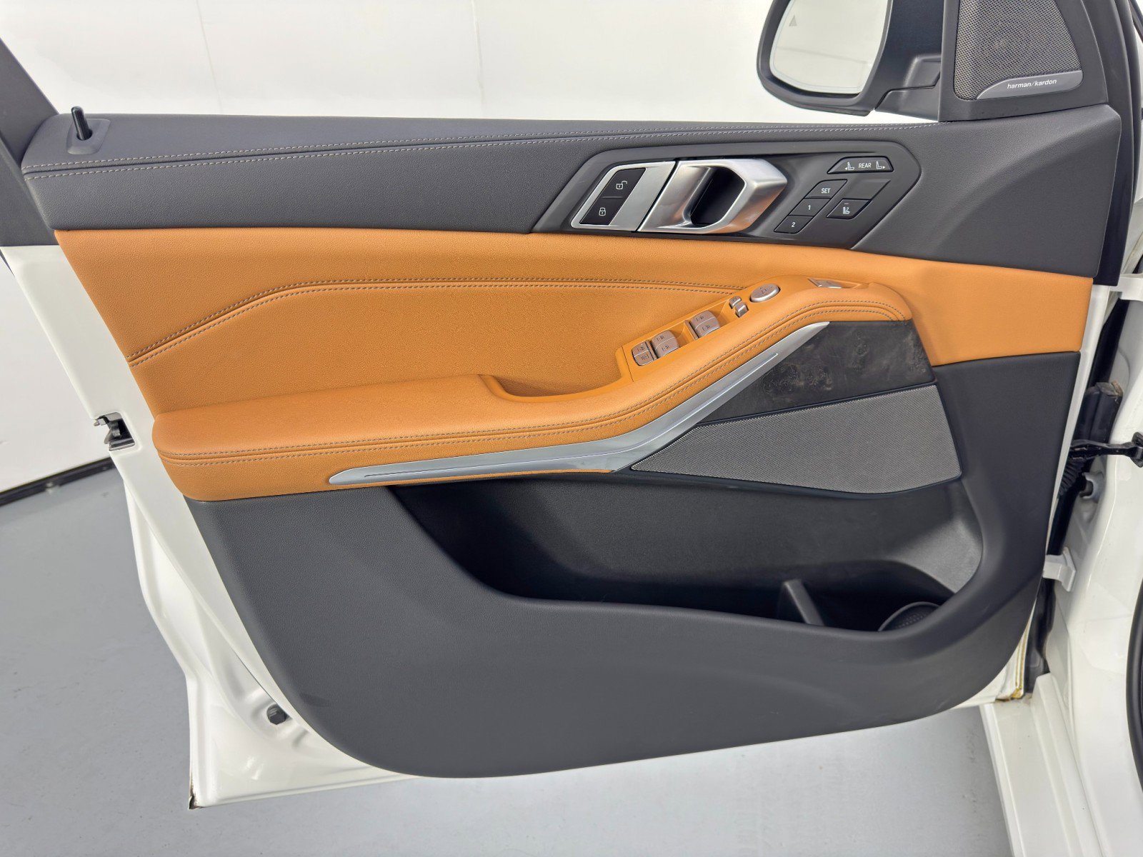 Used 2023 BMW X7 xDrive40i w/ Premium Package image 46