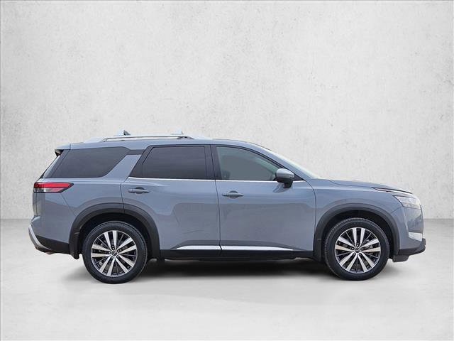 Used 2022 Nissan Pathfinder Platinum w/ Cargo Package AWD/4WD image 4