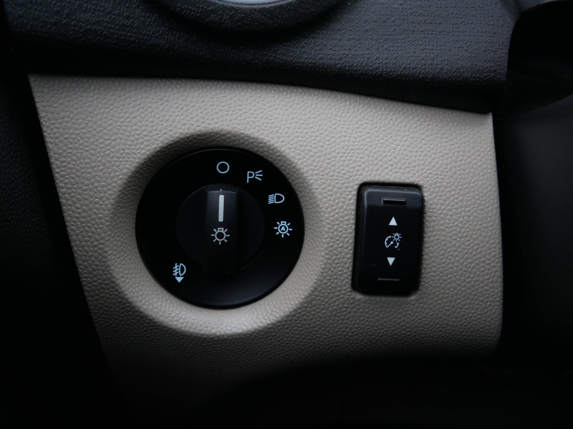 Used 2014 Ford Fiesta Titanium image 26