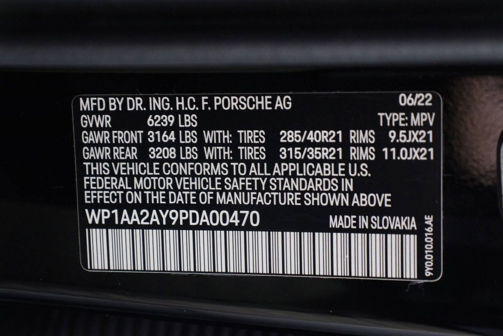 Certified 2023 Porsche Cayenne Platinum Edition image 19