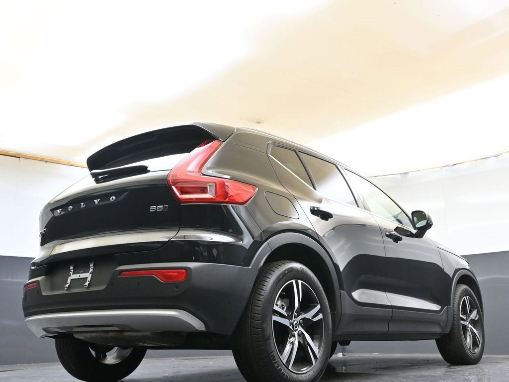 Certified 2025 Volvo XC40 B5 Core image 33