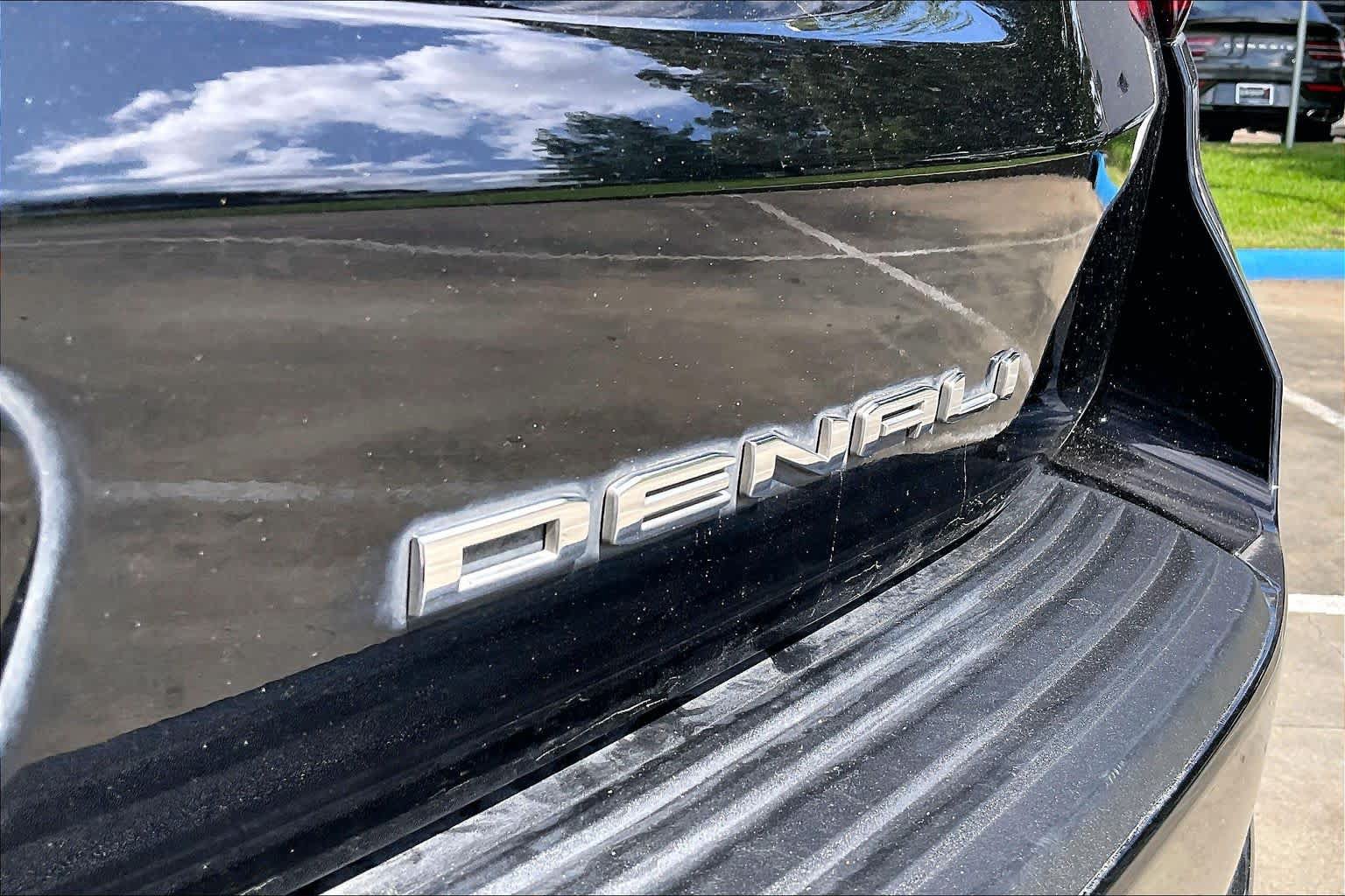 Used 2024 GMC Yukon Denali Ultimate AWD/4WD image 9