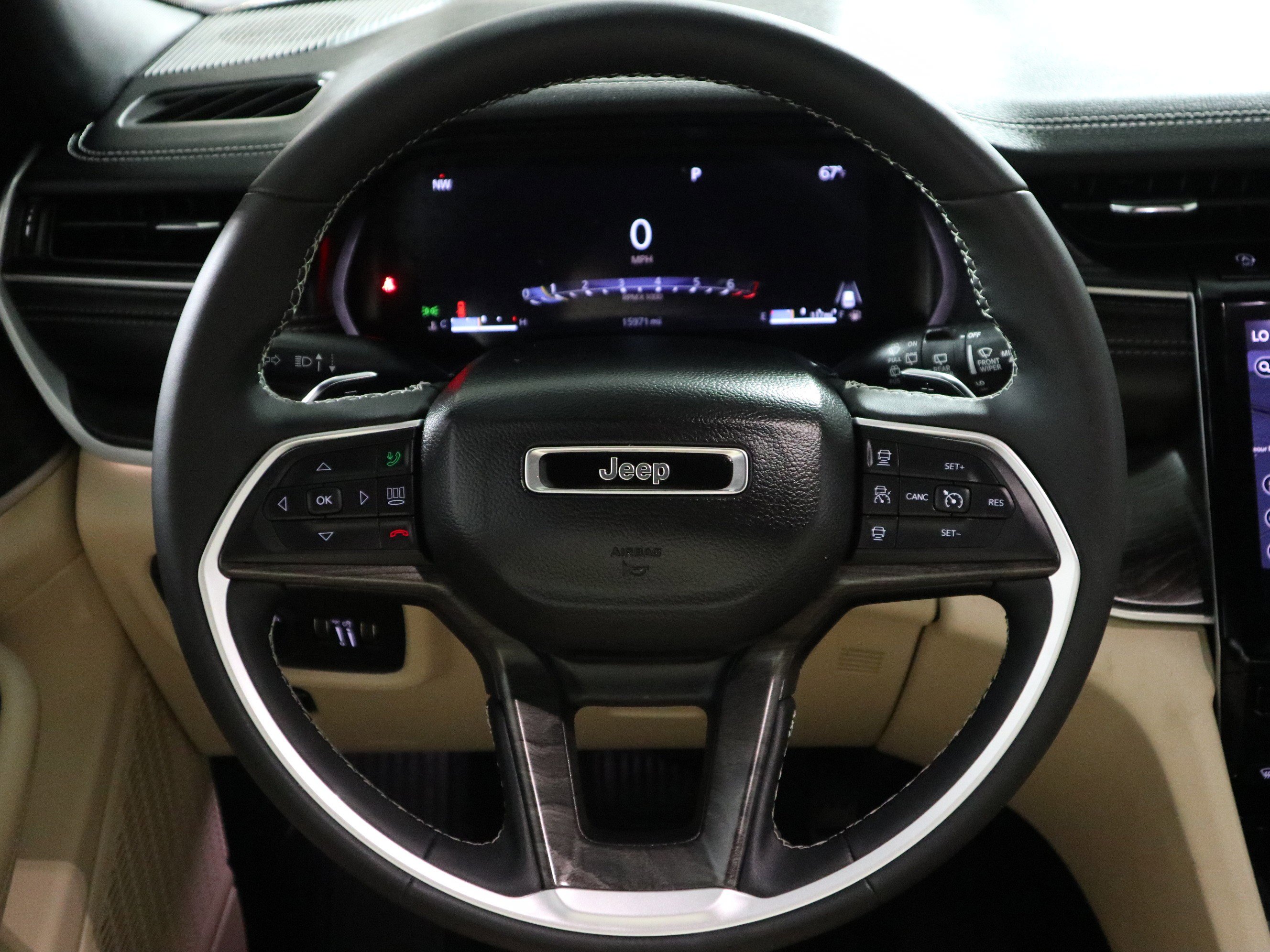 Used 2024 Jeep Grand Cherokee Limited AWD/4WD image 17