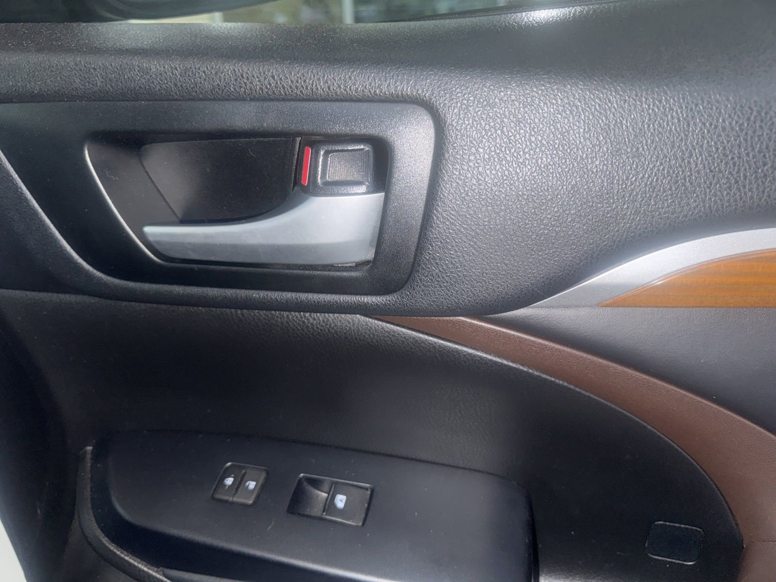 Used 2018 Toyota Highlander Limited FWD image 20