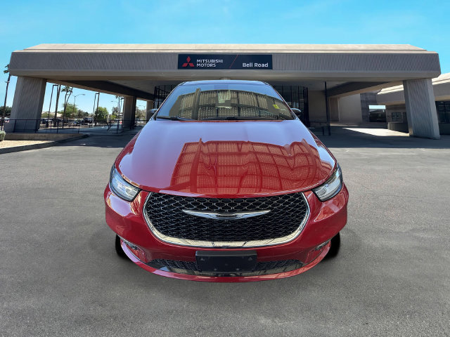 Used 2025 Chrysler Pacifica Select FWD image 2
