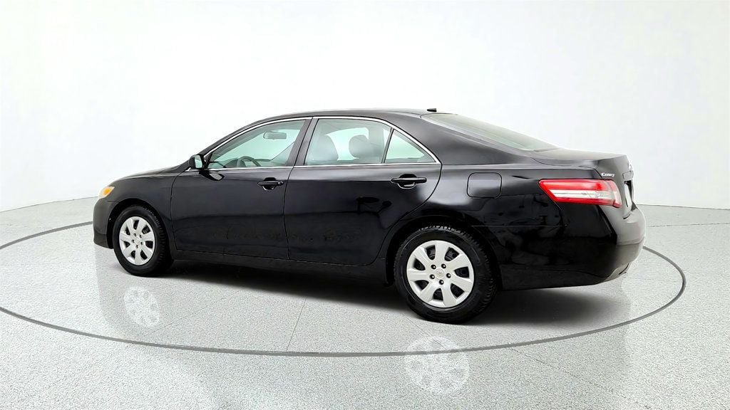 Used 2010 Toyota Camry LE FWD image 7