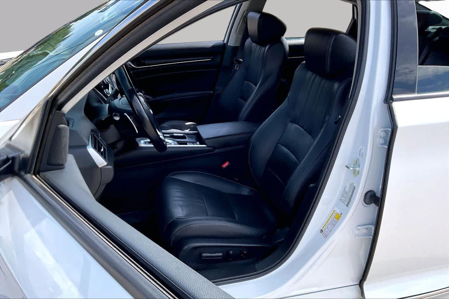 Used 2022 Honda Accord Touring image 8