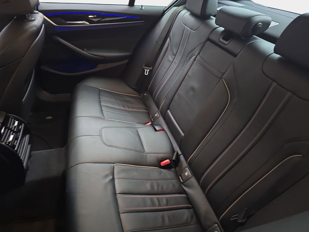 Used 2018 BMW 530e xDrive image 16