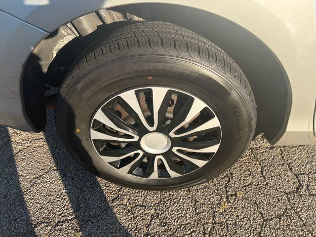 Used 2010 Toyota Sienna LE FWD image 31