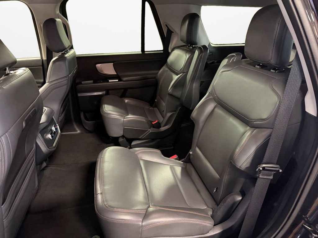Used 2025 Ford Expedition Active AWD/4WD image 13