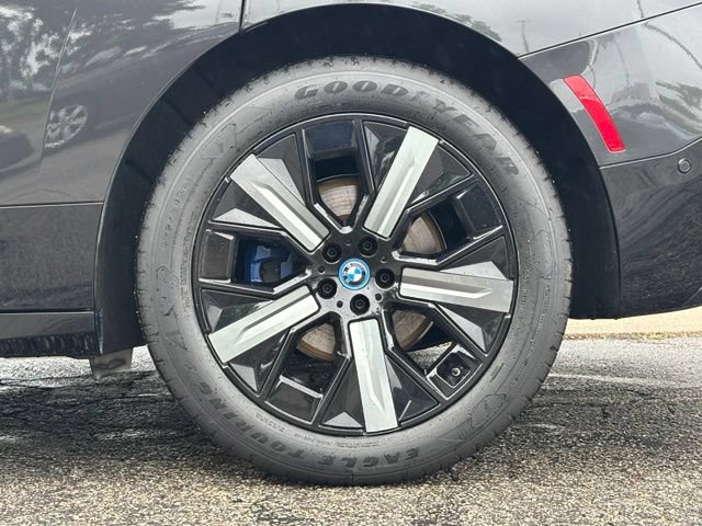Used 2024 BMW iX xDrive50 w/ Sport Package AWD/4WD image 3