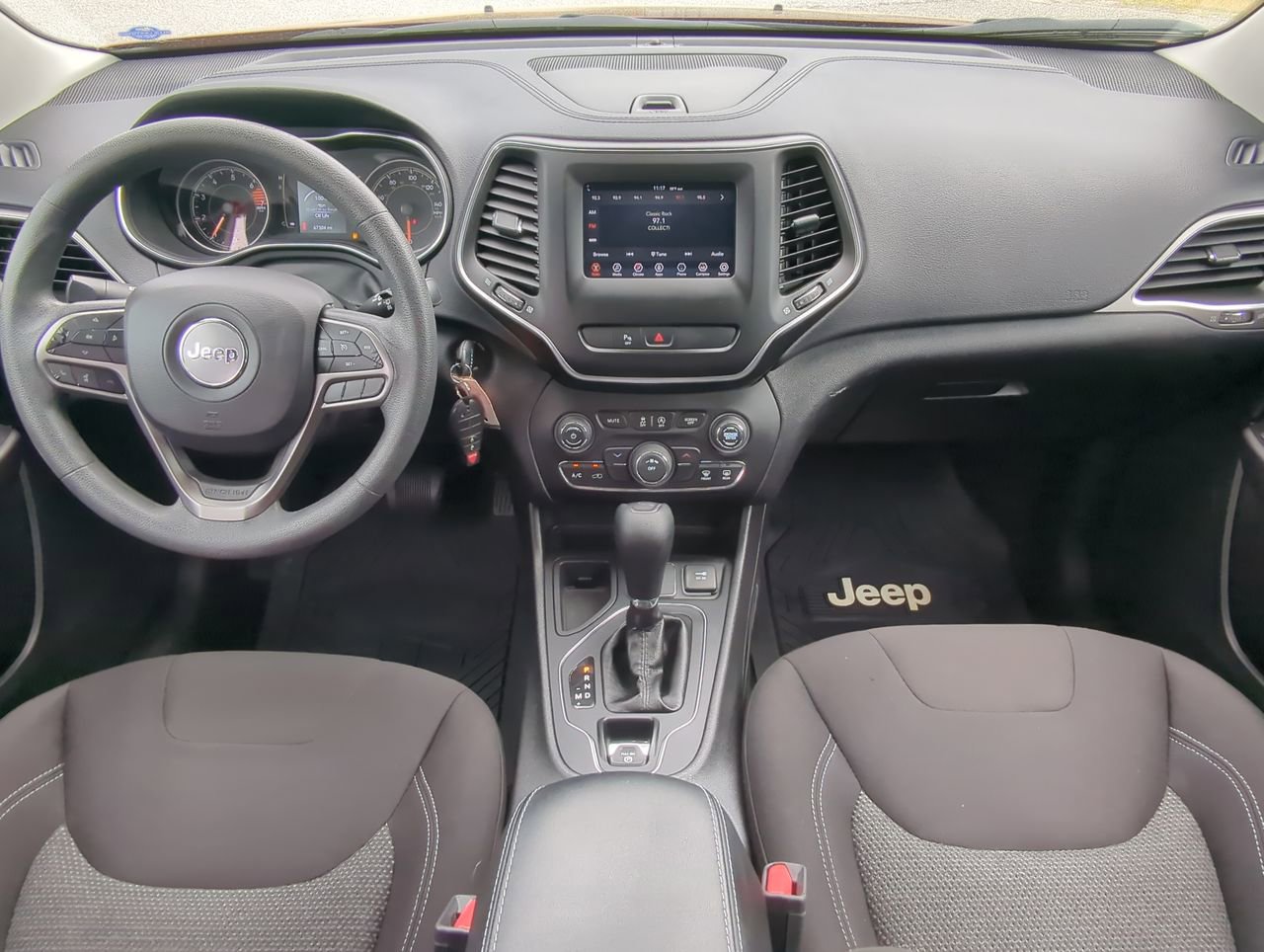 Used 2020 Jeep Cherokee Latitude FWD image 13
